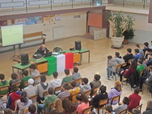 L'incontro degli alunni coi carabinieri