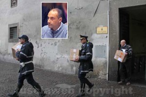 Inchiesta pubblicità - Il blitz della polizia locale in comune - Nel riquadro Stefano Quintarelli