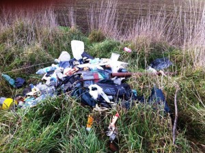 Tarquinia - Rifiuti gettati alla ex polveriera