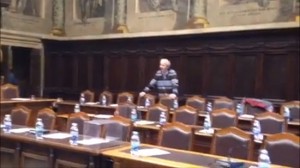 I banchi vuoti della maggioranza in consiglio comunale