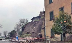 Maltempo -  Viterbo - Roccalvecce - La frana in via delle province