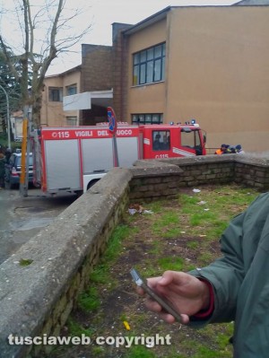 Vejano - Tromba d'aria scoperchia la palestra della scuola