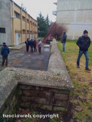Vejano - Tromba d'aria scoperchia la palestra della scuola