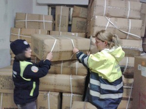 Tarquinia - I volontari Aeopc consegnano pacchi di beni 