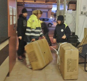Tarquinia - I volontari Aeopc consegnano pacchi di beni 
