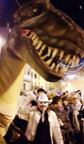 Carnevale della notte 2015 a Ronciglione - Uno dei giganteschi dinosauri di Jurassic Park