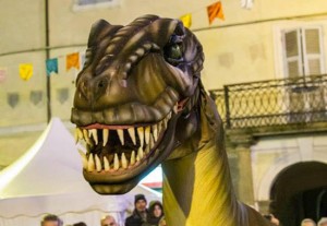 Carnevale della notte 2015 a Ronciglione - Uno dei giganteschi dinosauri di Jurassic Park 
