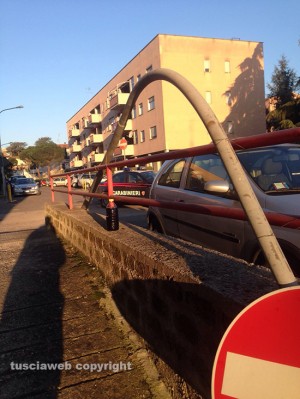 Il palo caduto, dopo l'arrampicata del ragazzo