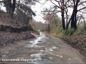 Viterbo - Le buche in strada Cuculo