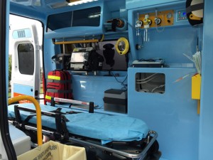 Montalto di castro - L'interno della nuova ambulanza 