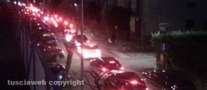 Viterbo - La coda al quartiere Ellera in via Gorizia