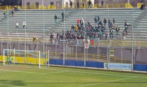 La curva degli ospiti con un centinaio di tifosi del Sora