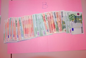 Il denaro riconsegnato alla polizia