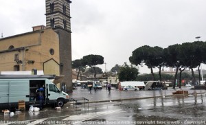 Fiera dell'Annunziata sotto la pioggia
