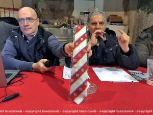 Luciano Tola e Massimo Mecarini con la nuova cravatta