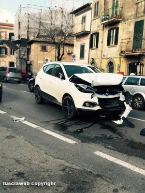 Viterbo - La Quercia - La macchina che ha perso il controllo