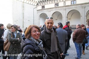 Viterbo - Alla scoperta del museo nazionale etrusco - L'etruscologa Marina Micozzi con il rettore Alessandro Ruggieri