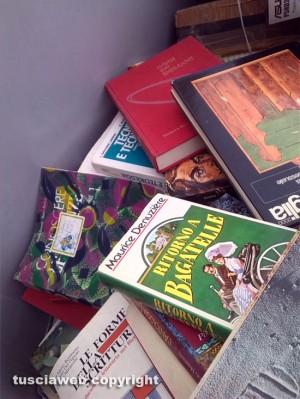 Ecocentro Riello - Quintali di libri buttati al macero