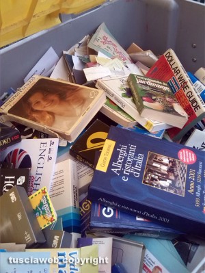 Ecocentro Riello - Quintali di libri buttati al macero