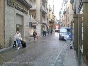 Rifiuti non raccolti al Corso