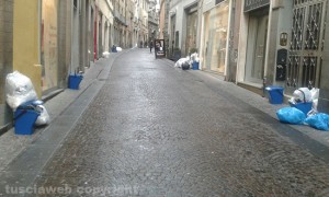 Rifiuti non raccolti al Corso