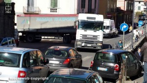 Montefiascone - Il senso unico in via Dante Alighieri