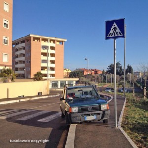 Viterbo - Quartiere Santa Lucia - Via Madre Teresa - Un parcheggio originale