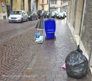 Rifiuti a via Matteotti