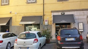 Viterbo - Auto parcheggiate a piazza delle Erbe