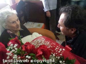 Pescia Romana - La bisnonna Annita Silvestri e  il vicesindaco Luca Benni