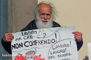 Viterbo - Franco Marinelli in piazza per la riapertura delle ex Terme Inps