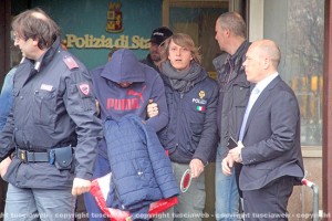 Polizia - Operazione Family - L'uscita degli arrestati