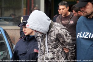 Polizia - Operazione Family - L'uscita degli arrestati