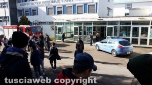 Itis evacuato - L'intervento di polizia e vigili del fuoco
