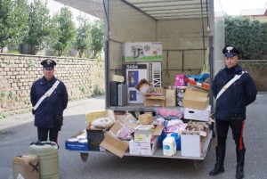 La merce sequestrata all'autista dai carabinieri