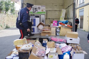 La merce sequestrata all'autista dai carabinieri