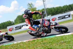 Una gara di SuperMoto Series
