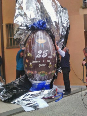 Castiglione in Teverina - L'uovo di Pasqua gigante della Cioccolateria Santori