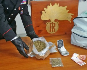 Il materiale squestrato dai carabinieri a Orte