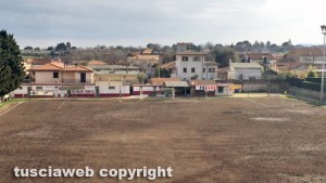 Fabrica di Roma - Il campo di calcio vicino alle case
