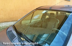 Fabrica di Roma - Un'auto colpita da una pallonata