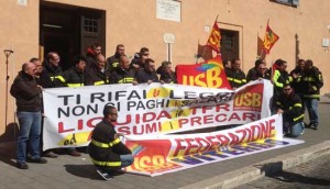 Usb vigili del fuoco in piazza per il presidio di Tarquinia