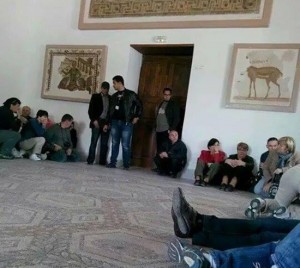 Attentato terroristico - Un'immagine dall'interno del museo di Tunisi