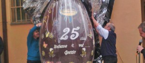 Castiglione in Teverina - L'uovo di Pasqua gigante della Cioccolateria Santori