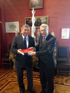 L'ambasciatore del Cile a palazzo dei Priori 