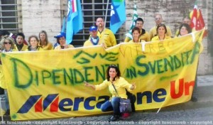 Mercatone Uno - I lavoratori manifestano a Roma