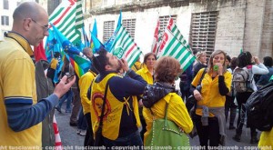 Mercatone Uno - I lavoratori manifestano a Roma