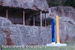 Castro - “La bellezza della terra dei pirati”-Installazione di arte contemporanea a cura dei maestri castrensi Bozzini e Melaragni -  alcune steli di Ireneo 