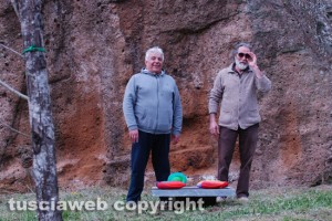 Castro - “La bellezza della terra dei pirati” - Installazione di arte contemporanea presso la tomba etrusca in località SS. Crocifisso - Melaragni e Bozzini in una pausa delle prove
