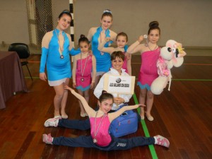 Le atlete della Asd Ballando con Geggia con l'insegnante Gloria Camponi